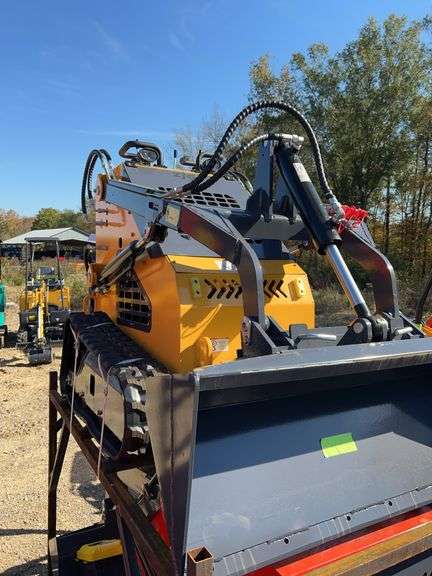 2025 YOUERT YOU-380 Mini Skid Steer Loader - 27HP image