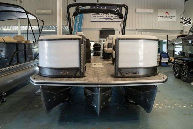 2024 CREST CARIBBEAN RS 250 SLRC w/Mercury 300L image