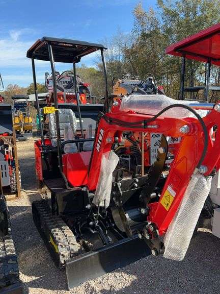 MIVA VA13 Mini Excavator - Rubber Track, 16" Bucket, Hydraulic, Blade image