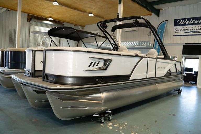 2024 CREST CARIBBEAN RS 250 SLRC w/Mercury 300L image