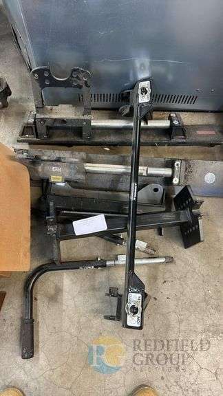 Curt Q20 Fifth Wheel Hitch, 20,000 lbs Capacity, Rail Mount image