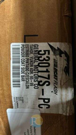 GM Side Step Bar for Tahoe/Yukon 4DR 1995-1999, Powder Coat Finish image