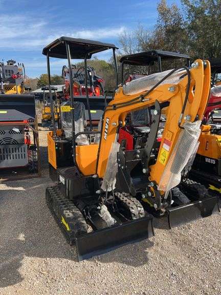 MIVA VA13 Mini Excavator - Rubber Track, 16" Bucket, Hydraulic, Blade image