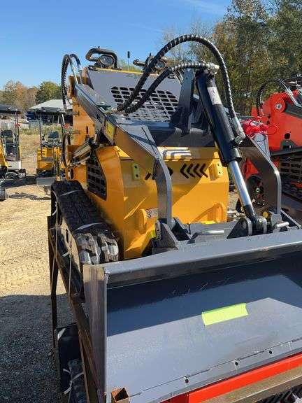 2025 YOUERT YOU-380 Mini Skid Steer Loader - 27HP image