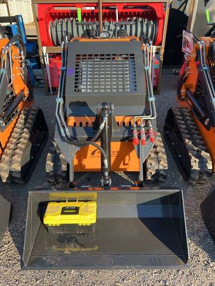 2025 ARTEER QB-480 - Track Skid Steer Loader w/ 25HP RATO Gas Engine & EPA/CE Cert image