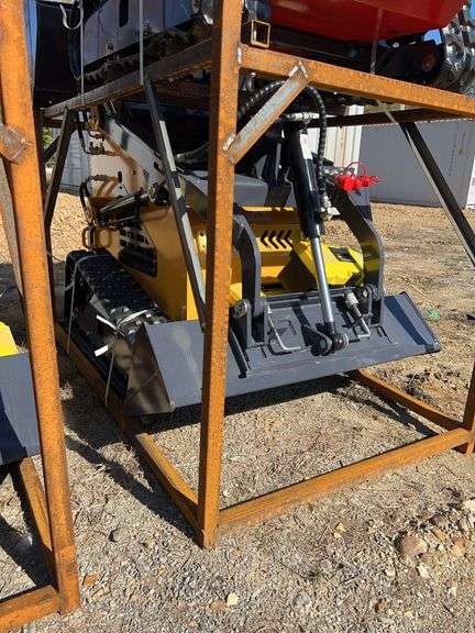 2025 YOUERT YOU-380 Mini Skid Steer Loader - 27HP image