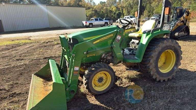 John Deere 3032E Tractor, 31.2 hp, 241 hrs, D160 Loader image