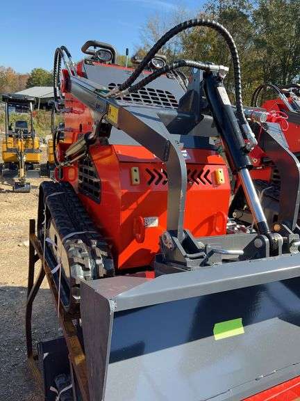 2025 YOUERT YOU-380 Mini Skid Steer Loader - 27HP image