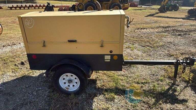 Sullivan Palatek D185P3JD5B Portable Air Compressor, John Deere Engine image