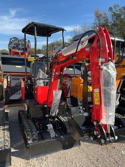 MIVA VA13 Mini Excavator - Rubber Track, 16" Bucket, Hydraulic, Blade image