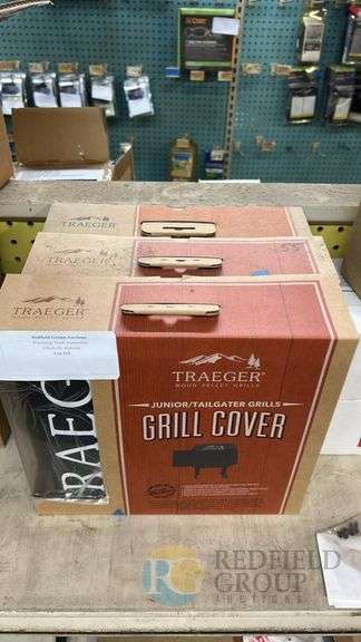 Traeger Junior/Tailgater Grill Cover, Waterproof, Heavy-duty Material image