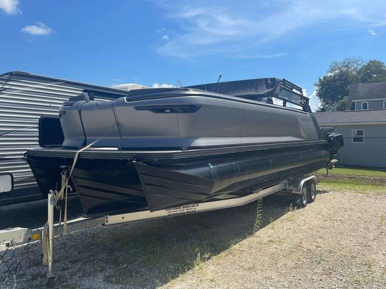 2024 MANITOU 26 EXPLORE CC TWIN image