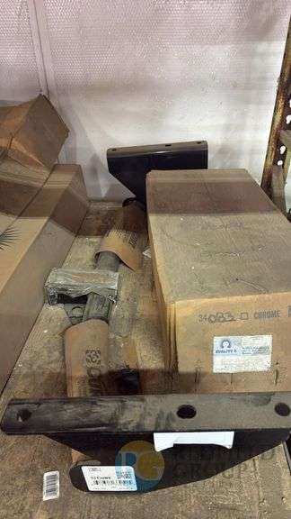 Curt 13051 Trailer Hitch, 6,000 lbs GTW, 2" Receiver image