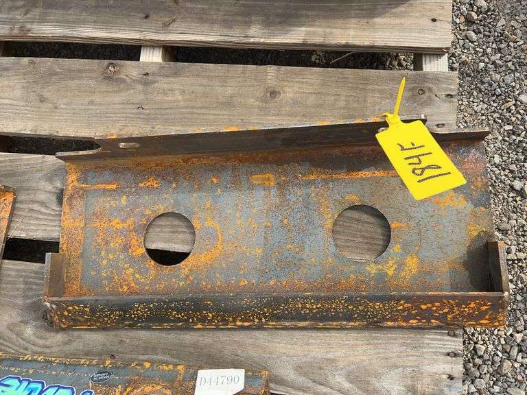 FUTURE Dingo Skid Steer Mounting Plate image