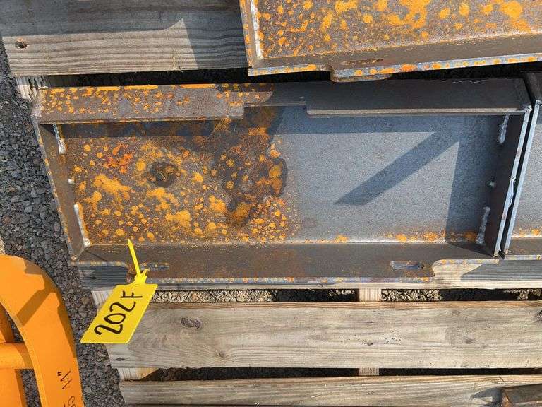 FUTURE FT-S10 Mini Skid Steer Mounting Plate - SAE J2513 image