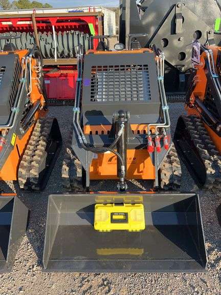 2025 ARTEER QB-480 - Track Skid Steer Loader w/ 25HP RATO Gas Engine & EPA/CE Cert image