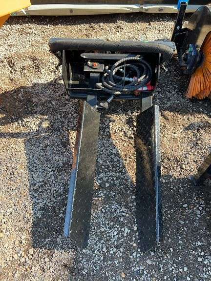 FUTURE FT-MHF39 Mini Horizontal Clamp Fork - 39in Adjustable Grip image