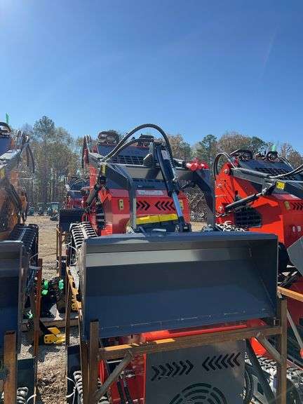 2025 YOUERT YOU-380 Mini Skid Steer Loader - 27HP image