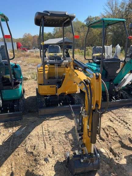 2025 CFG QK18R Mini Excavator - 13.5HP w/Pilot Controls image