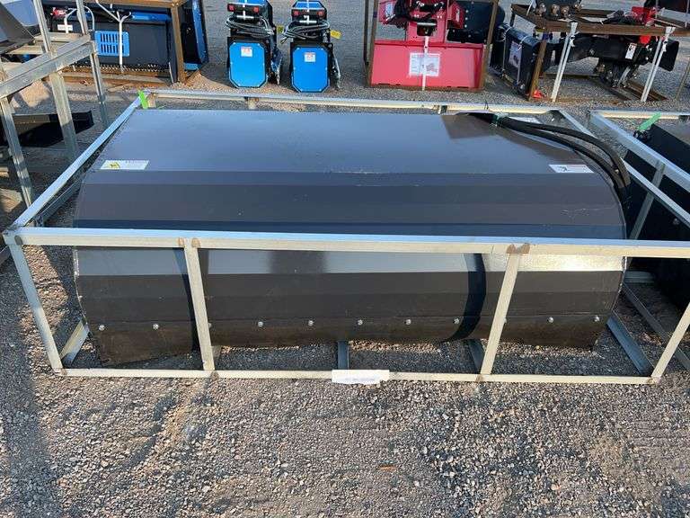 2025 ARTEER SS-72W - 72" Skid Steer Angle Broom Sweeper - Hydraulic Drive image