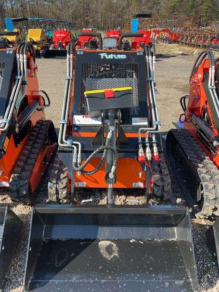 FUTURE FT36C Skid Steer Loader - Electric Start, 40in Bucket image