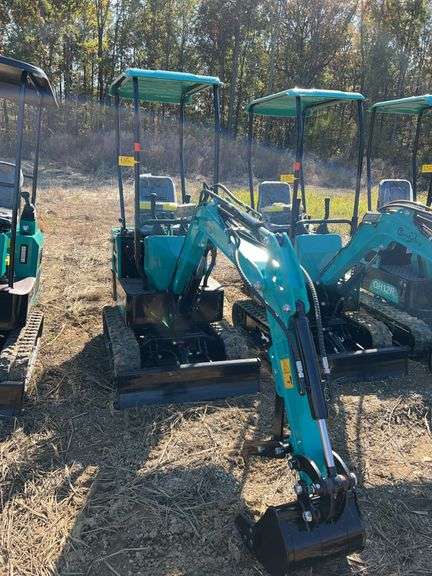 2025 CFG QH12R Mini Excavator - 420cc w/Hydraulic Boom & Bucket Controls image