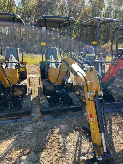 2025 CFG H12R Mini Excavator - 420cc w/Hydraulic Boom & Bucket Controls image