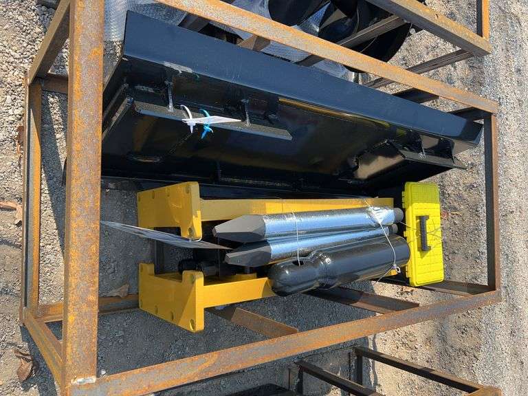 2025 AGT SSHH680 - Heavy Duty Skid Steer Hydraulic Breaker - Top Type image