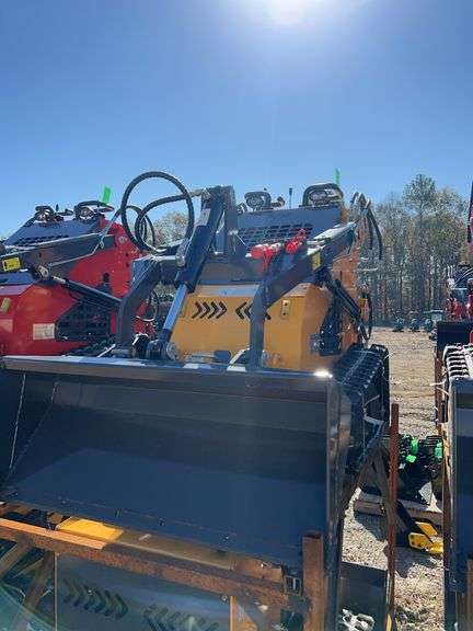 2025 YOUERT YOU-380 Mini Skid Steer Loader - 27HP image