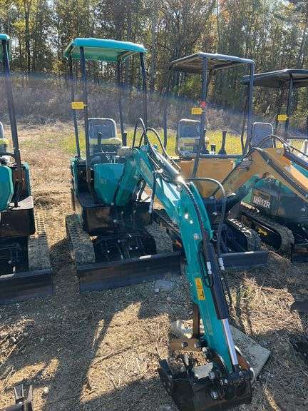 2025 CFG QH12R Mini Excavator - 420cc w/Hydraulic Boom & Bucket Controls image