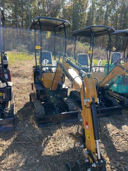 2025 CFG H12R Mini Excavator - 420cc w/Hydraulic Boom & Bucket Controls image