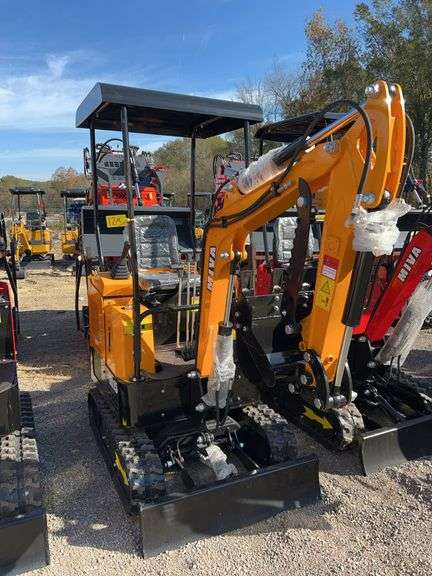 MIVA VA15 Mini Excavator - Rubber Track, 16" Bucket, Hydraulic, Blade image