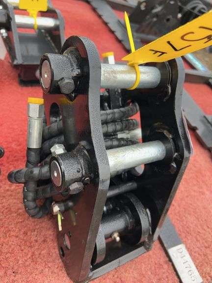 FUTURE Excavator Quick Coupler - Fits 1-2 Ton, 1" Pin image