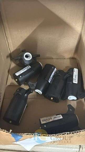 CURT 58140 Gas Cylinder Regulator Adapter, Made in Taiwan image