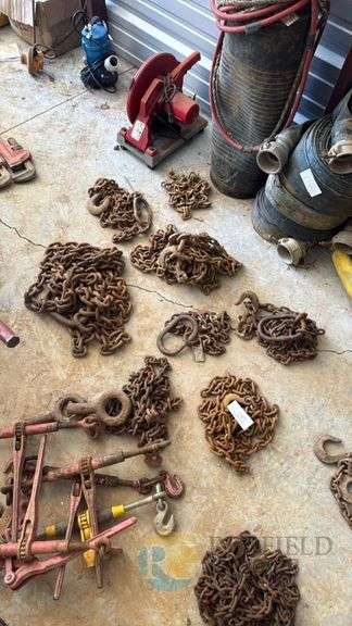 Industrial Chains and Rigging Equipment, Steel, Various Lengths, Rusty Brown image