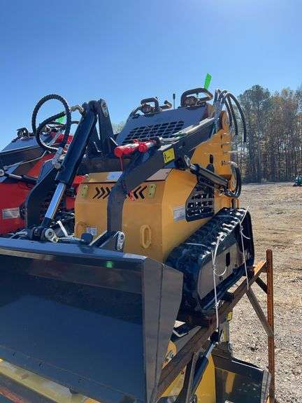 2025 YOUERT YOU-380 Mini Skid Steer Loader - 27HP image