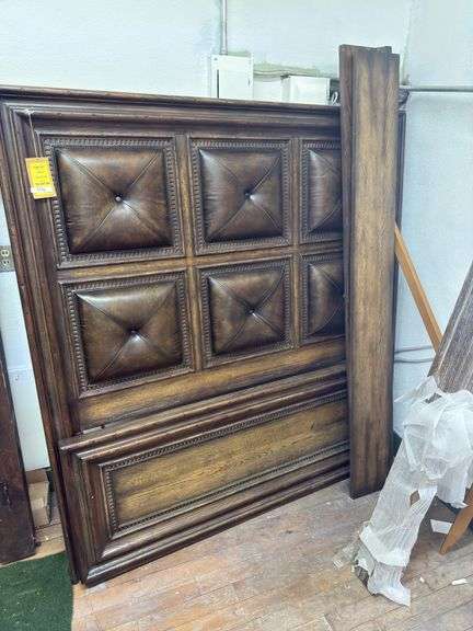 Buttoned Crafted panel queen bed Dkw1 image
