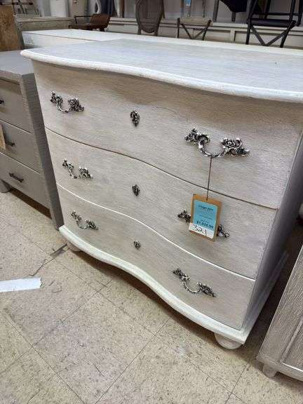 Robin Chest - 3 Drawer Curved Front