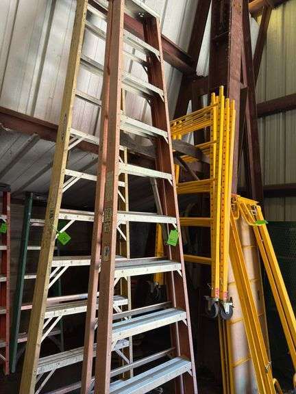 10ft Werner Electric Master Ladder - 300 LB Rating image