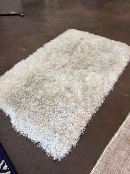 Harlington Snow 1ft8 x 2ft10 image