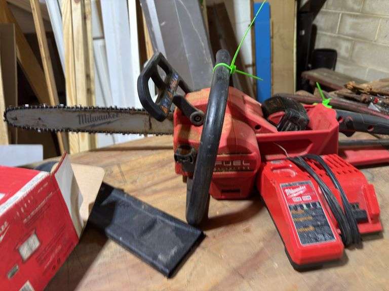 Milwaukee M18 Fuel Chainsaw w/ Battery & Charger image