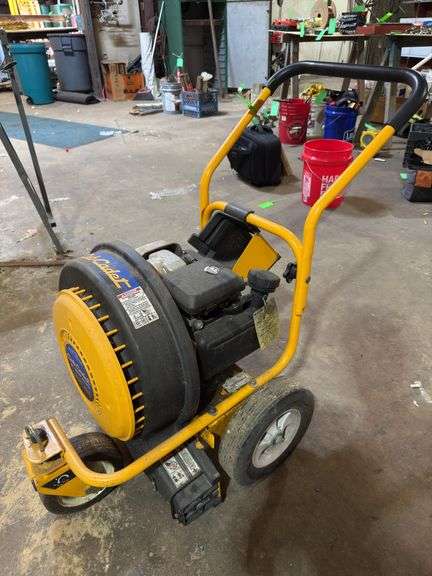 Cub Cadet Comfort Model Jet Sweep Blower image