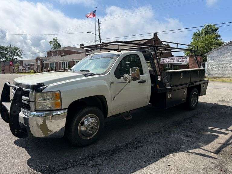 2008 Chevy 3500 - 6.6L Duramax - w/ CM Truck Bed image