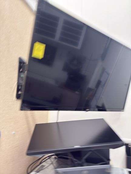 TCL Roku TV - 32in image
