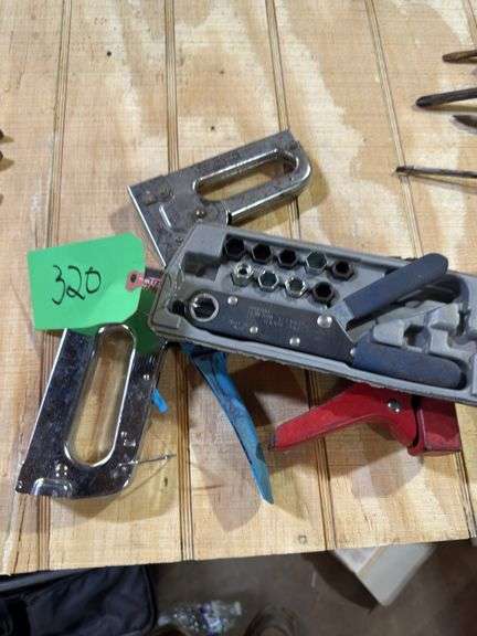 Staplers image