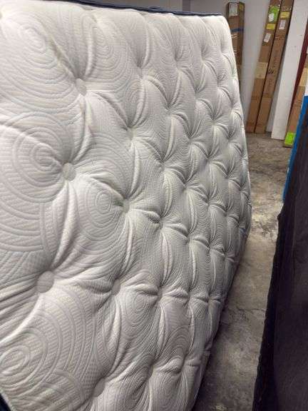 Serta Cozy Escape Pillow Top Queen Mattress w/ Box Spring