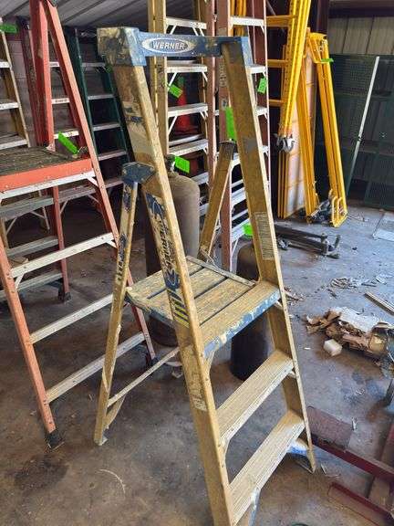 Werner Podium 6ft Painter Ladder image
