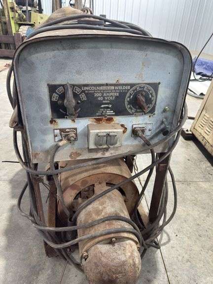 Lincoln Electric SA-200 Arc Welder, 200 Amp, 40 Volt, Serial A-328004