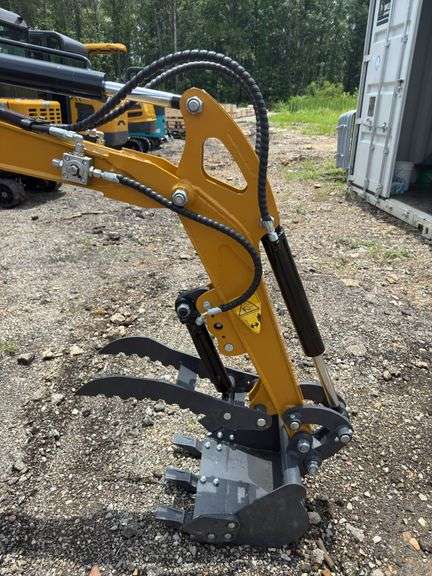 CFG QK18R Mini Excavator - 13.5HP RATO Gas with Pilot System