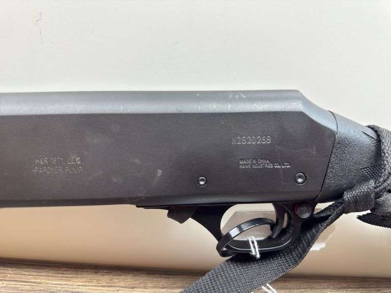 H&R 12ga Pump Shotgun (#NZ820268)